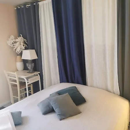 Les Tamaris Отель